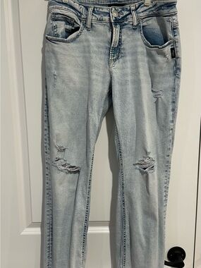 Silver Jeans Light Wash Distressed Women’s Jeans. Straight leg. Size 30